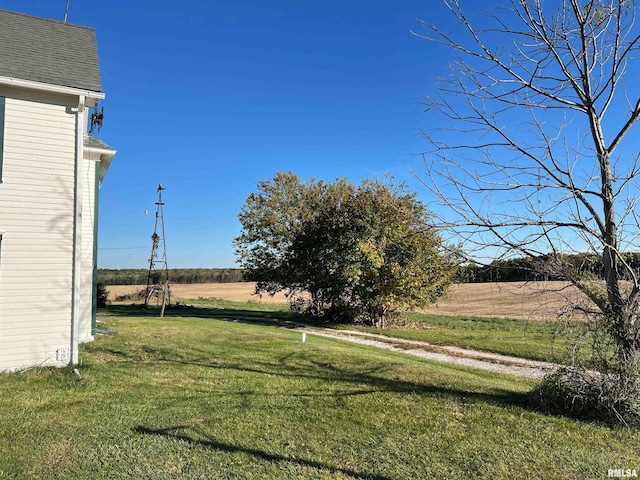 view of yard with a rural view