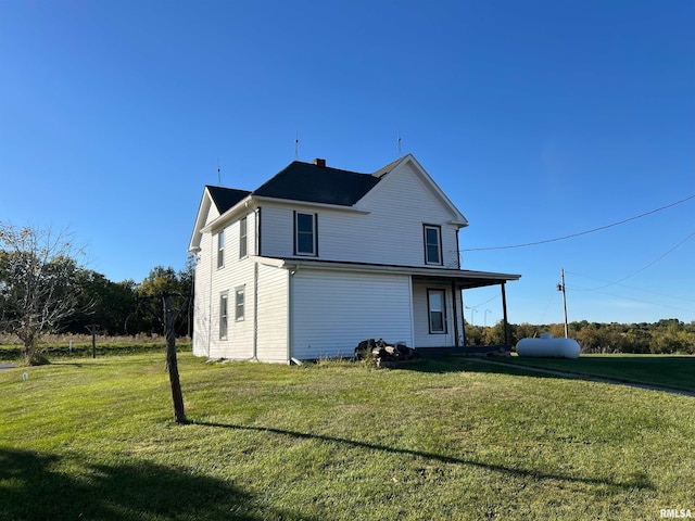 back of house featuring a yard