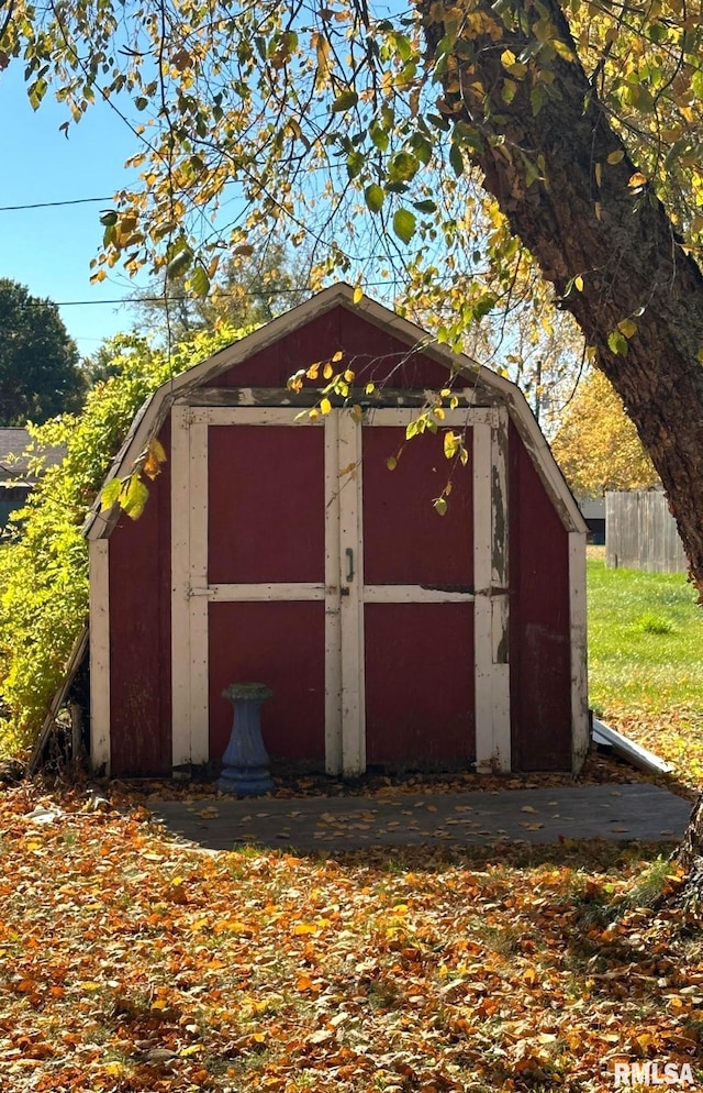 view of outbuilding