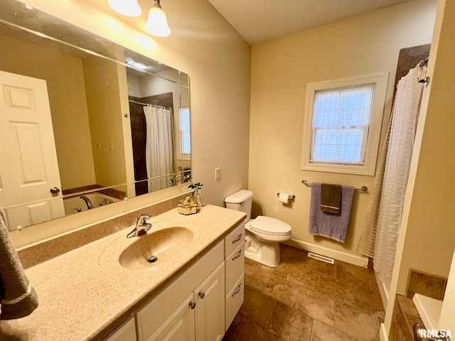 bathroom featuring vanity, a shower with curtain, toilet, and plenty of natural light