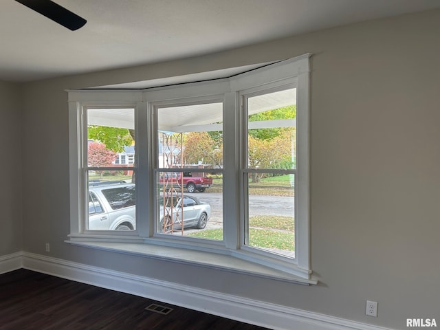 details featuring hardwood / wood-style floors