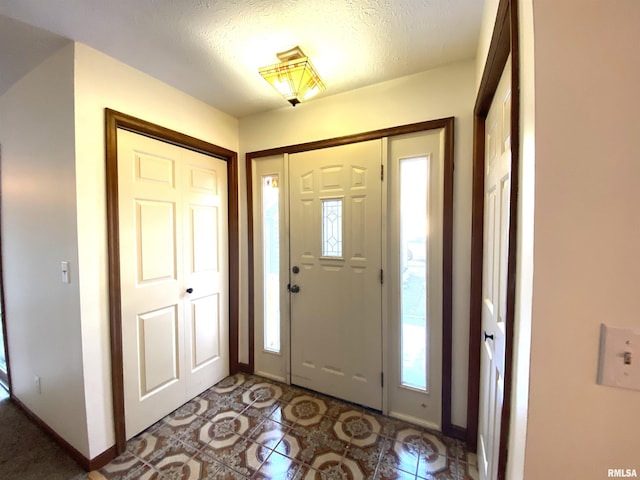 77 Country Pl Unit 77, Springfield, IL 62703 - foyer featuring a textured ceiling
