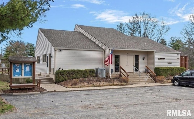 77 Country Pl Unit 77, Springfield, IL 62703 - view of front of home featuring a shingled roof