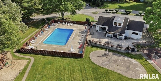 77 Country Pl Unit 77, Springfield, IL 62703 - view of subject property with a pool area