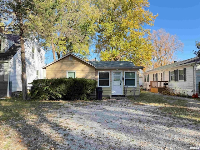 view of front of property with a front lawn