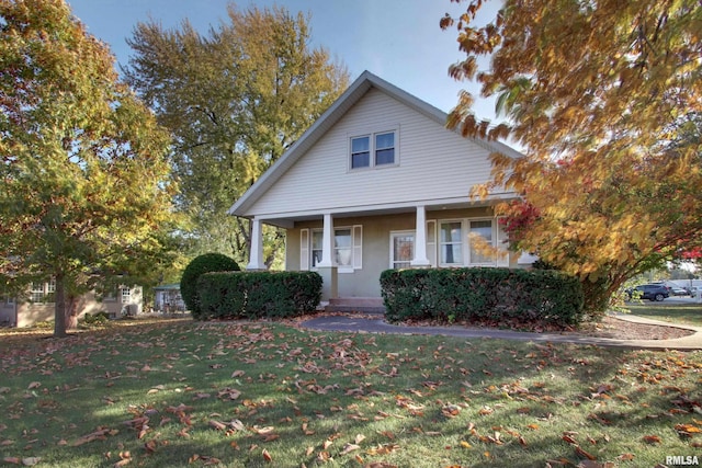 view of front of house with a front lawn