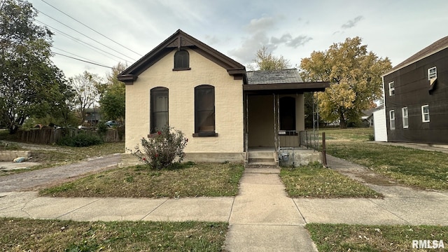 view of front of house with a front yard