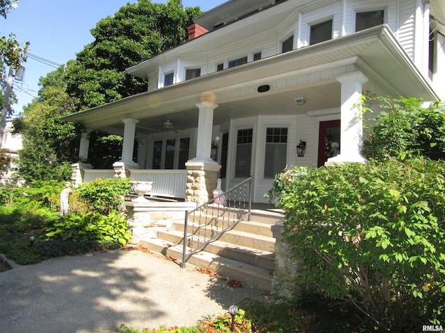 view of front facade with covered porch