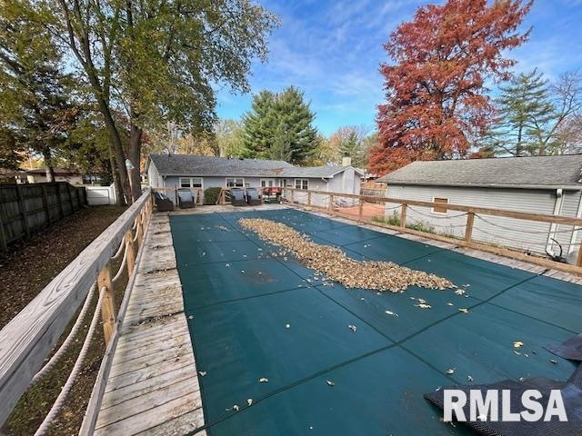 view of swimming pool