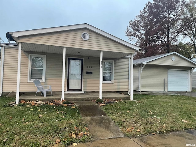 view of front of home with covered porch and a front lawn