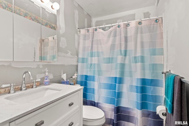 1031 Francella Ct, Springfield, IL 62702 - full bath featuring toilet, curtained shower, and vanity