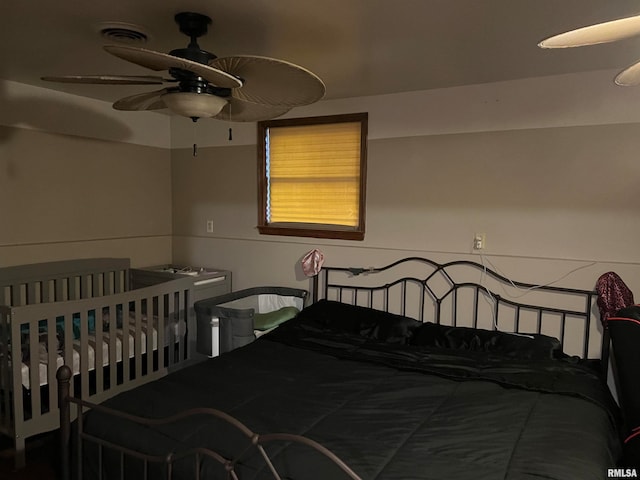 bedroom with ceiling fan