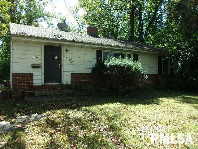 ranch-style house with a front lawn