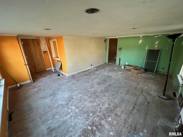 617 Short 8th St, Lincoln, IL 62656 - unfurnished living room featuring baseboards