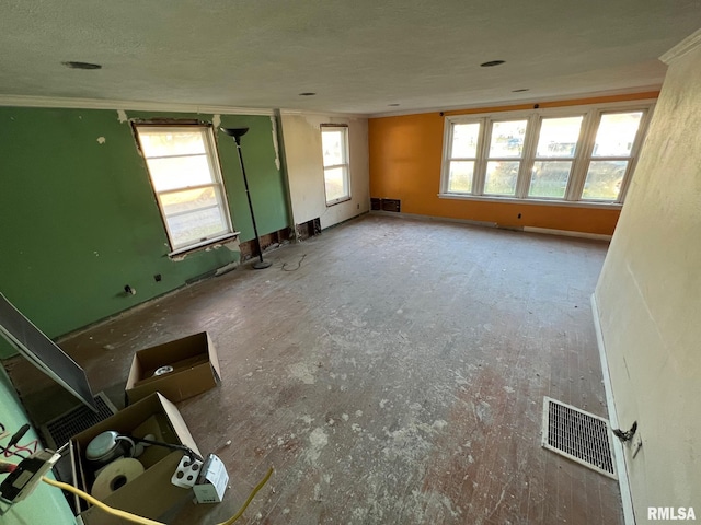 617 Short 8th St, Lincoln, IL 62656 - empty room with ornamental molding