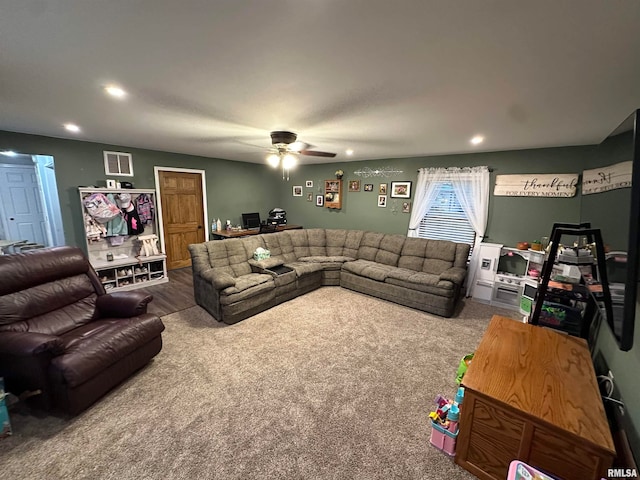 carpeted living room featuring ceiling fan