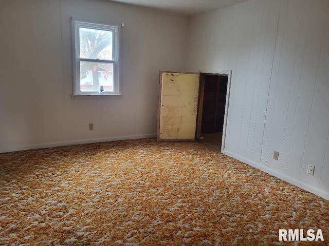 unfurnished room featuring carpet floors