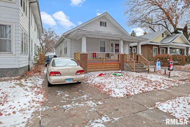 bungalow-style house with covered porch