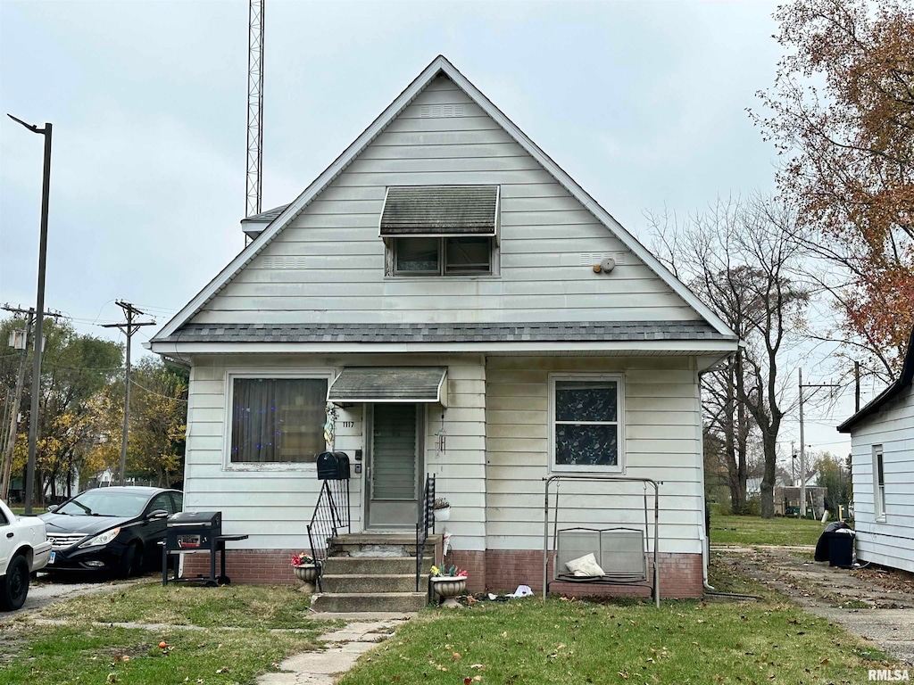 bungalow-style house with a front yard