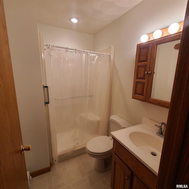 bathroom with curtained shower, vanity, and toilet