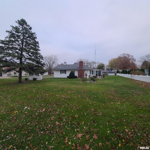 exterior space featuring a front yard