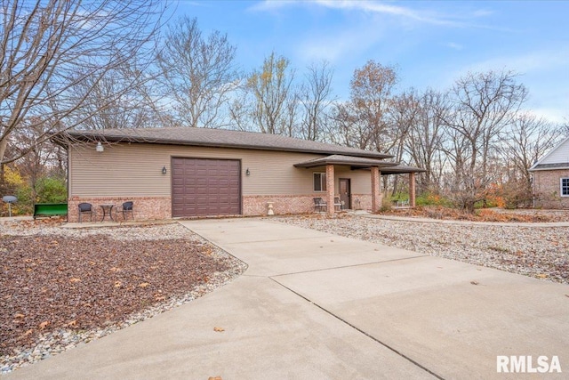 view of front of property featuring a garage