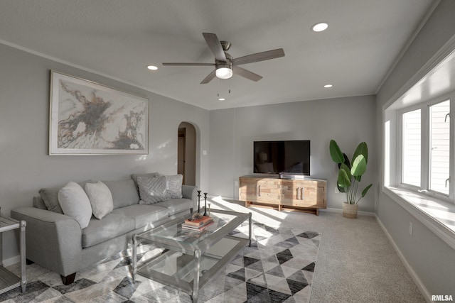 living area featuring arched walkways, carpet, recessed lighting, and baseboards