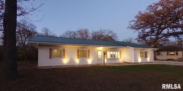 ranch-style house with a front yard