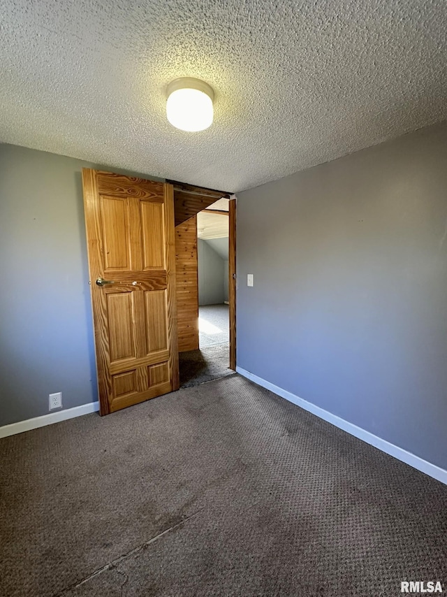 carpeted spare room featuring a textured ceiling