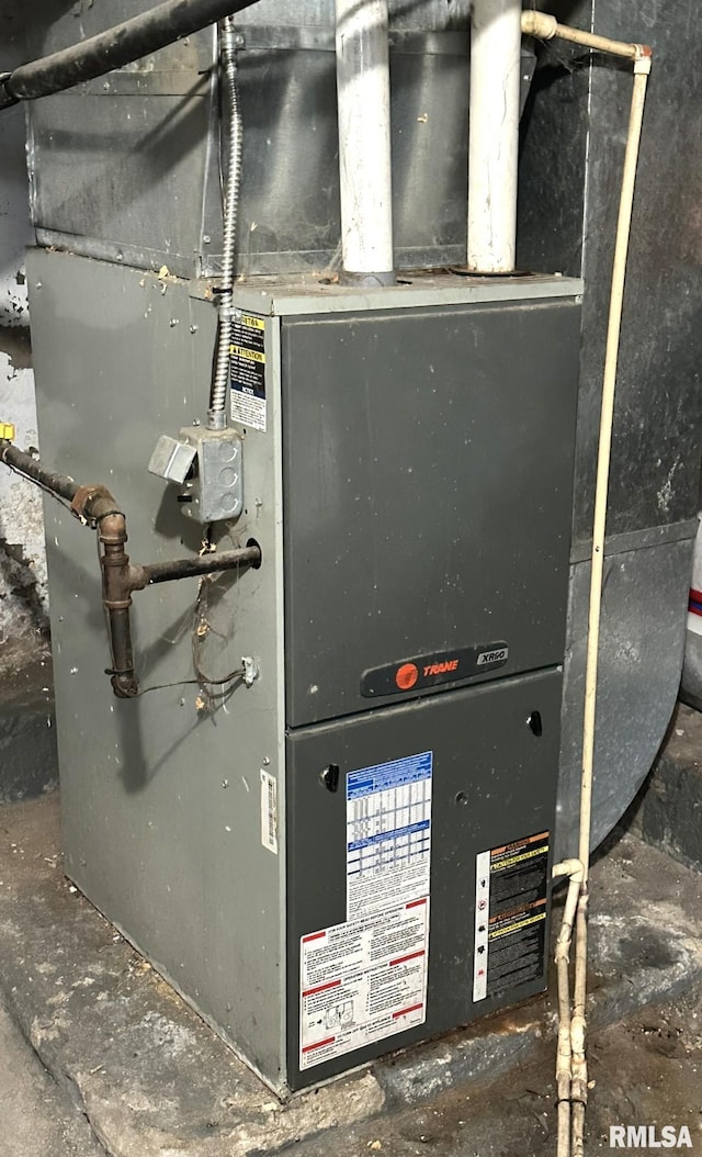 508 S Main St, Abingdon, IL 61410 - utility room with heating unit