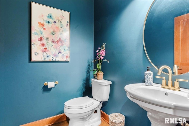 bathroom featuring toilet and sink