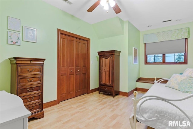 bedroom featuring ceiling fan, light hardwood / wood-style floors, and vaulted ceiling