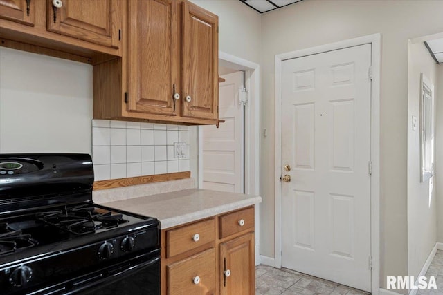 kitchen with decorative backsplash and black range with gas stovetop