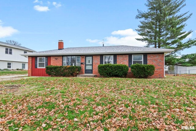 view of front facade featuring a front yard