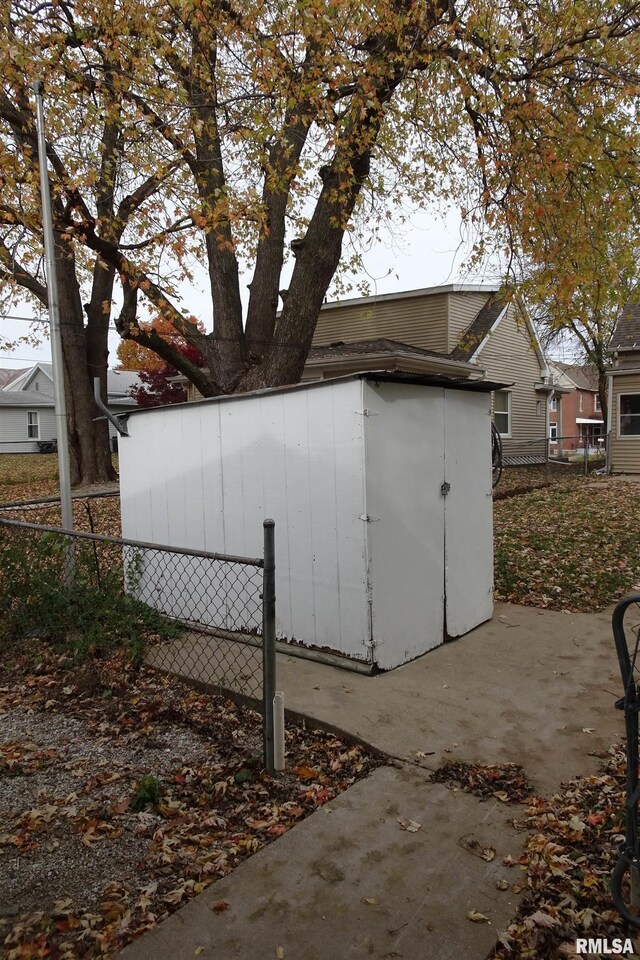 1130 Adams St, Quincy, IL 62301 - view of shed