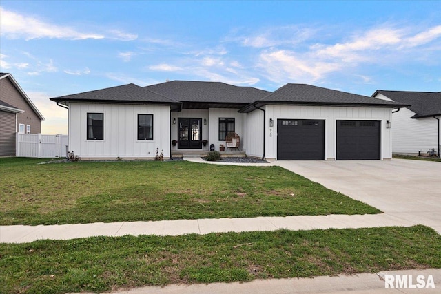 view of front of home featuring a front yard and a garage