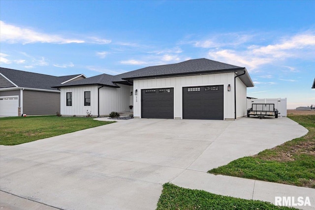 view of front facade featuring a front yard and a garage