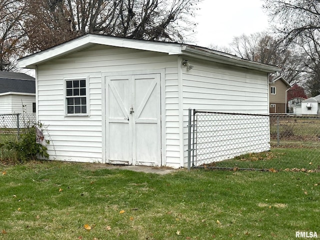 view of outdoor structure featuring a yard