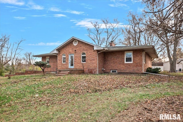 exterior space featuring a front lawn