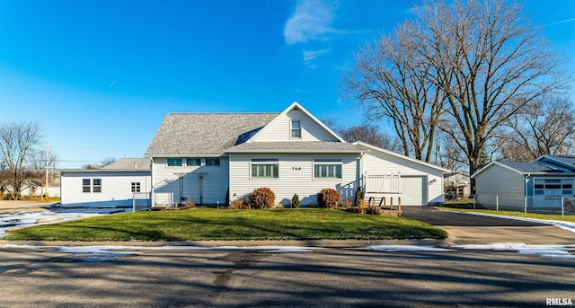 view of front of house featuring a front yard and a garage