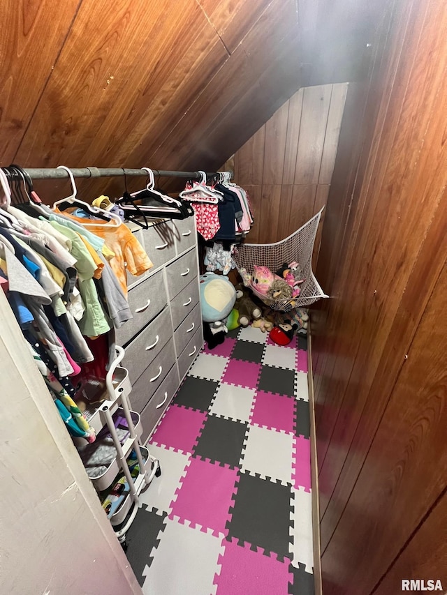 spacious closet featuring vaulted ceiling