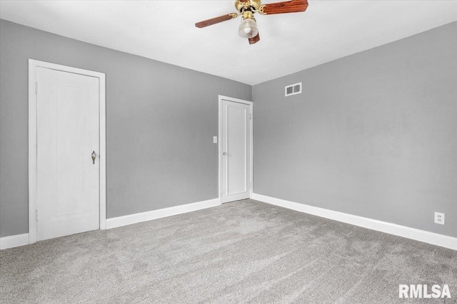 unfurnished room with carpet flooring and ceiling fan