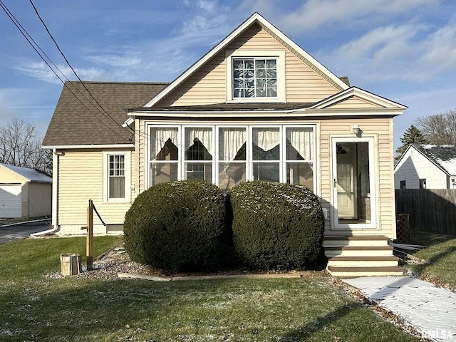 view of front of house featuring a front yard