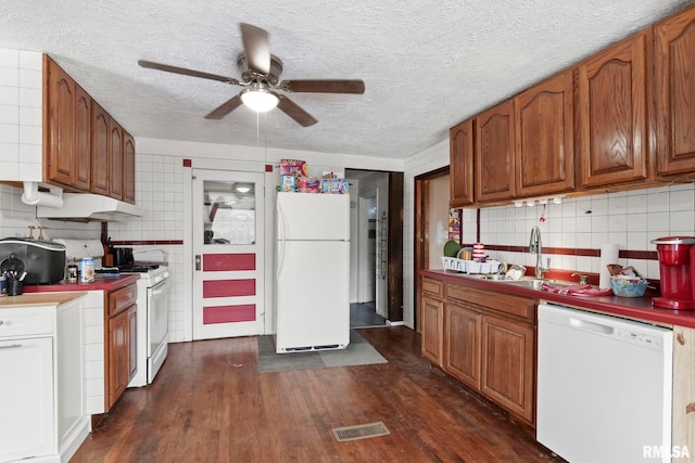 kitchen with sink, white appliances, ceiling fan, a textured ceiling, and dark hardwood / wood-style flooring