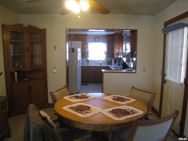 dining space with ceiling fan