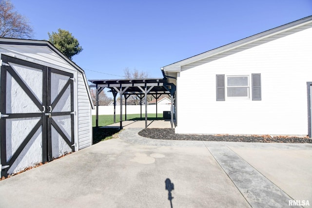 view of patio featuring a shed and a pergola