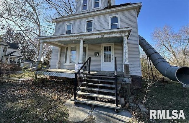 view of front of property featuring a porch