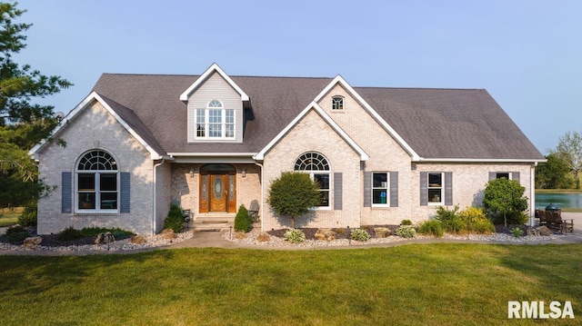 view of front of property with a front yard