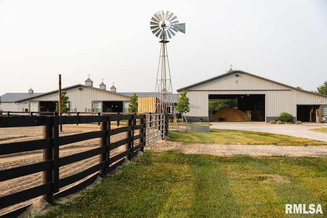 view of yard with an outdoor structure