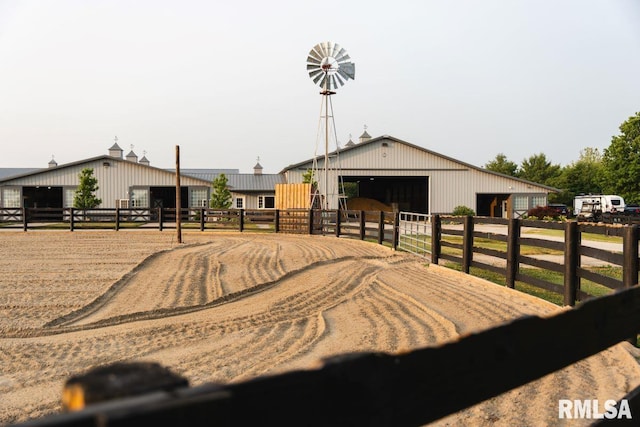 view of front of property featuring an outbuilding